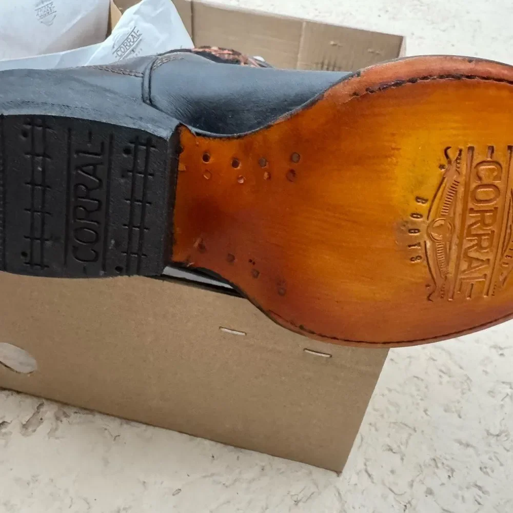 Corral Z0147 Black Cutout Embroidered Studded Cowboy Boots Pointed Toe sz 8 NIB - Picture 7 of 11